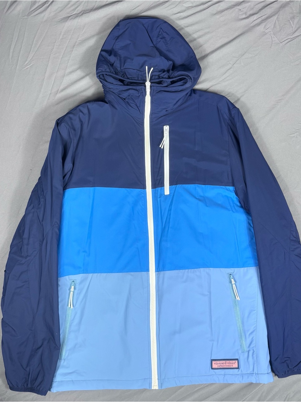 Vineyard Vines Sky and Navy Colorblock Jacket NWT Sz S Performance Rain Preppy